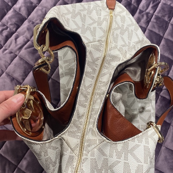 Michael Kors purse - Picture 5 of 9